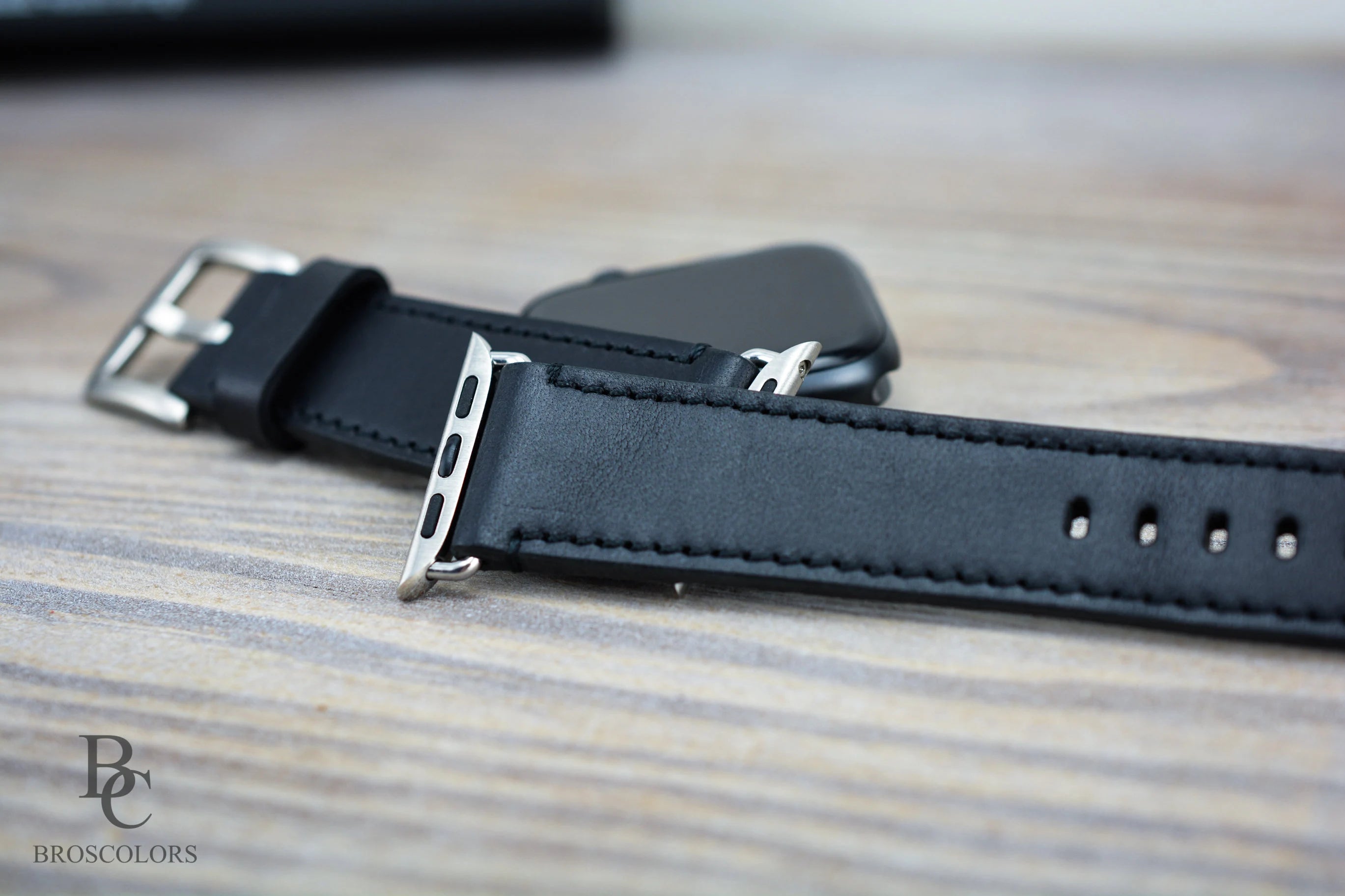 Black Leather Aplle Watch Strap - The Casual Look