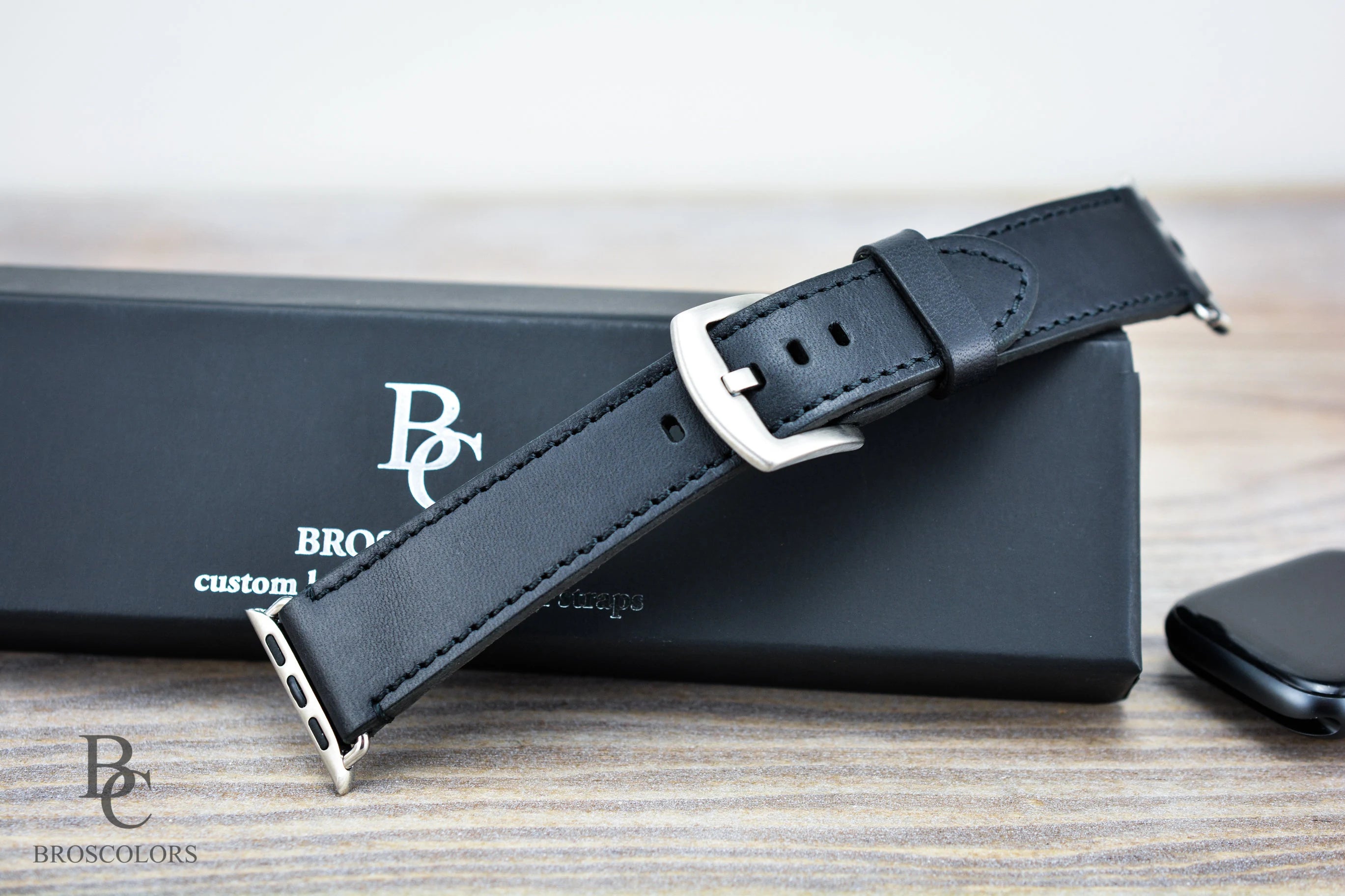 Black Leather Aplle Watch Strap - The Casual Look